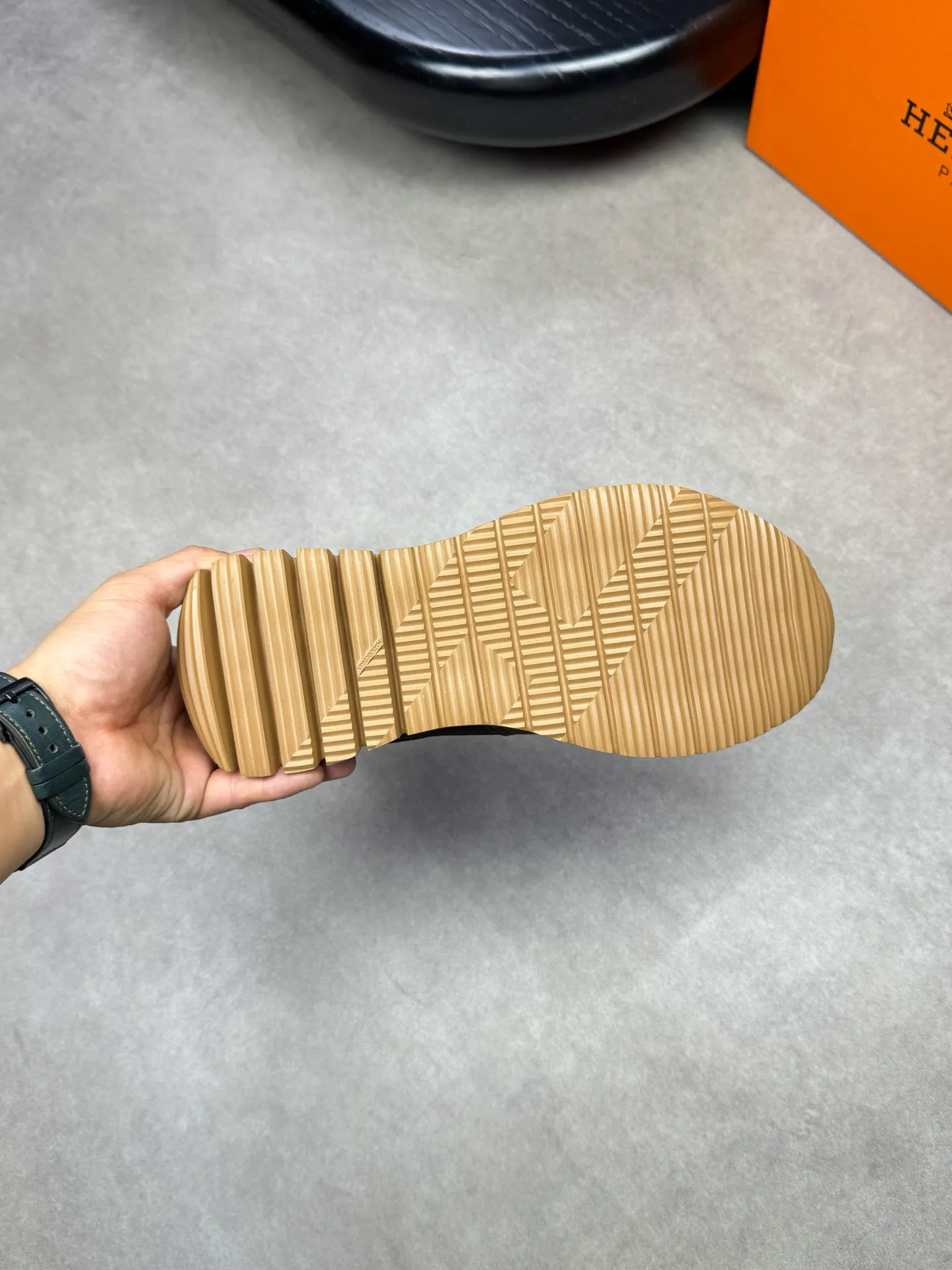 [HERMES] Hermès men's shoes 💰680💰 - high-end quality original items 🔍🔍🔍 casual sports shoes - upper: 🔝 suede environmentally friendly leather, brand high mercerized canvas body with forged ´H´ totem, tongue webbing injection molded brand logo - lining: brand canvas, foot pads; water-dyed cowhide -Outsole: ultra-light T men's shoes 💰U foam; two-color molded outsole -Ultra-high quality control, fine workmanship: highlighted (high-end, extravagance, grade) -Size: 39-44 (38, 45, can be customized)